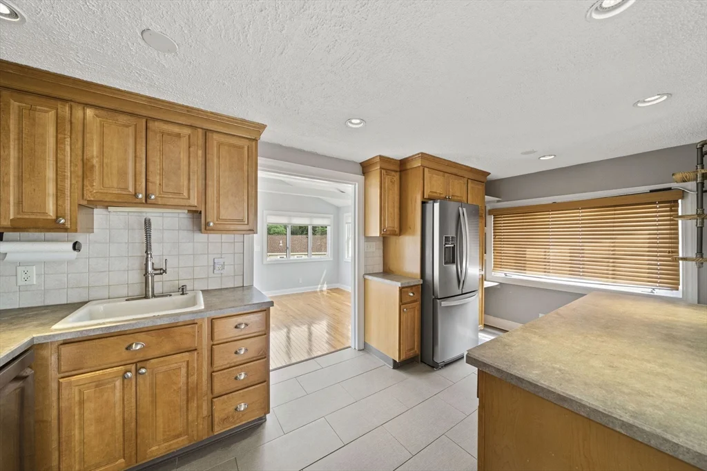 28 Hillside Ave, Stoneham