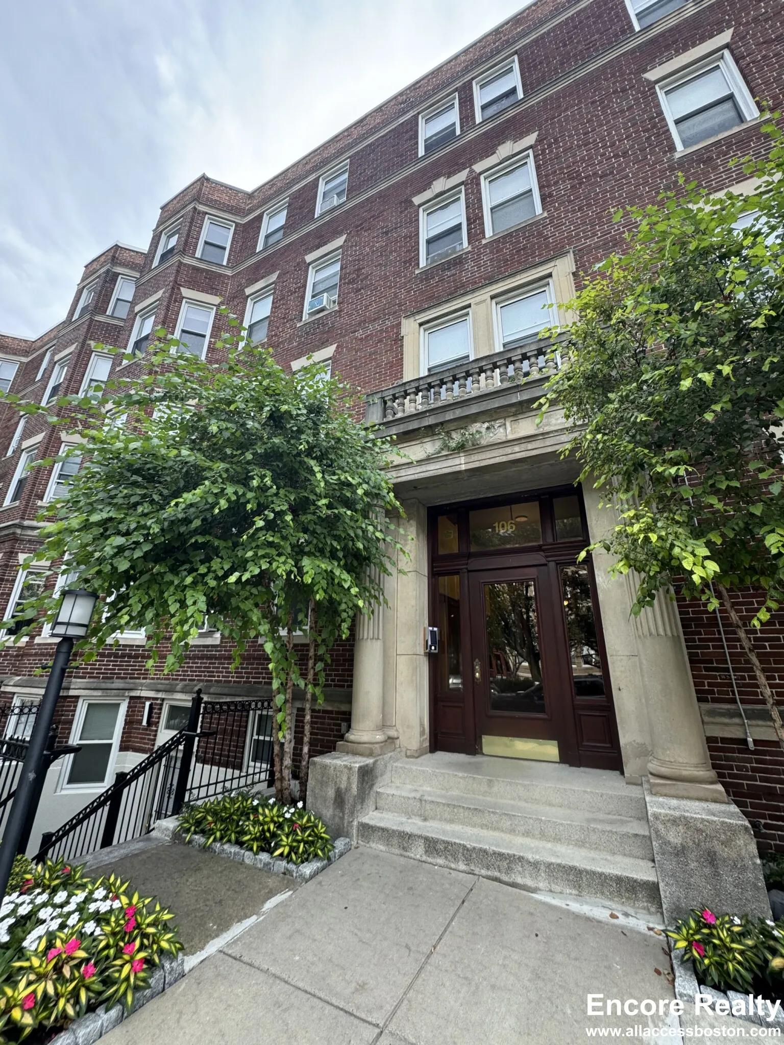 106 Queensberry St, Fenway