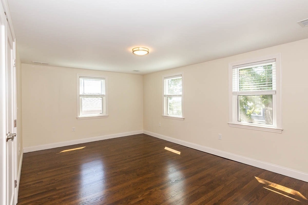 77 Rock Glen, Medford