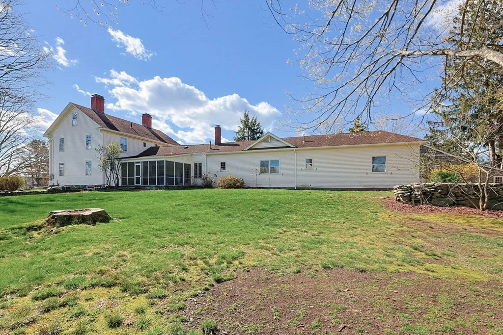 9-13 W Main St, Norton