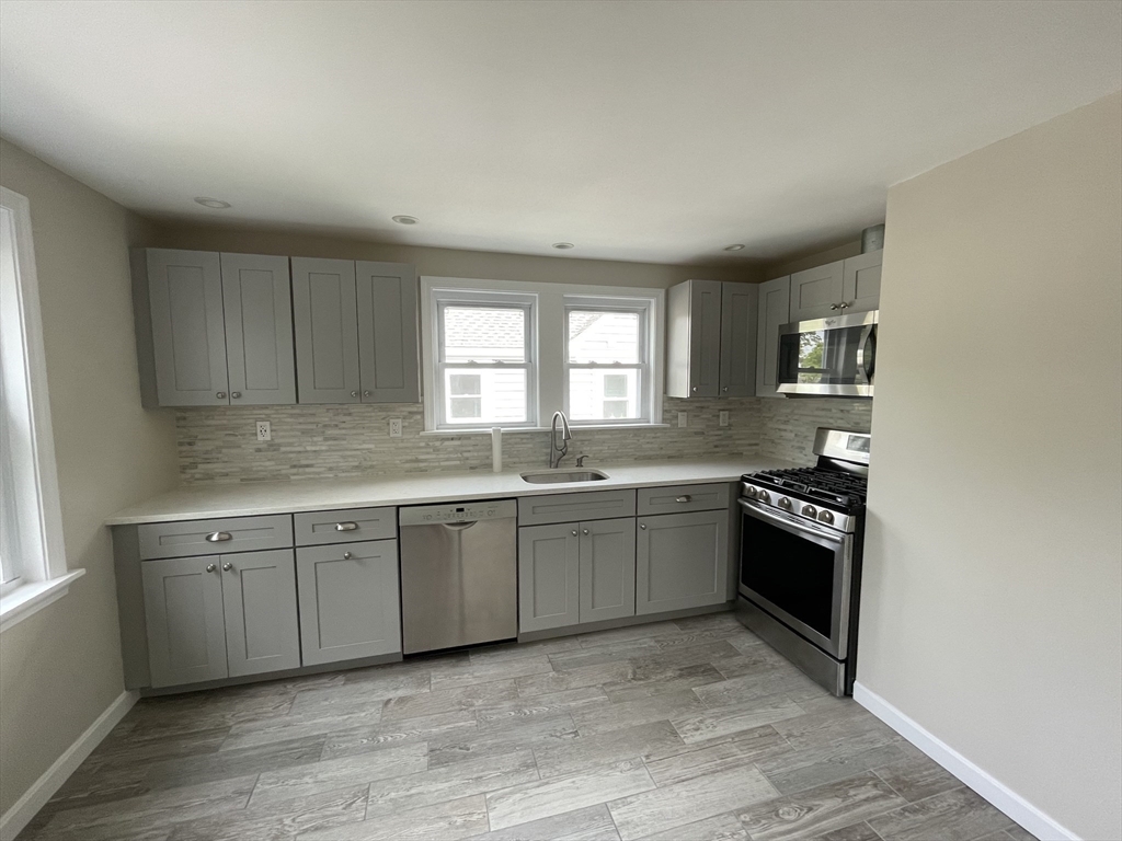 14 Lawn Ave, Quincy Point