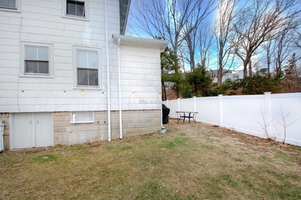 17 Suosso Ln, Plymouth