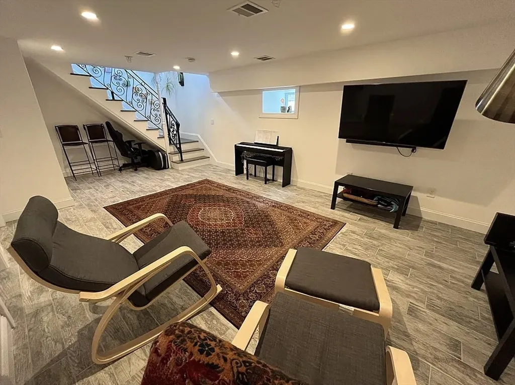 20R Cross St, East Somerville