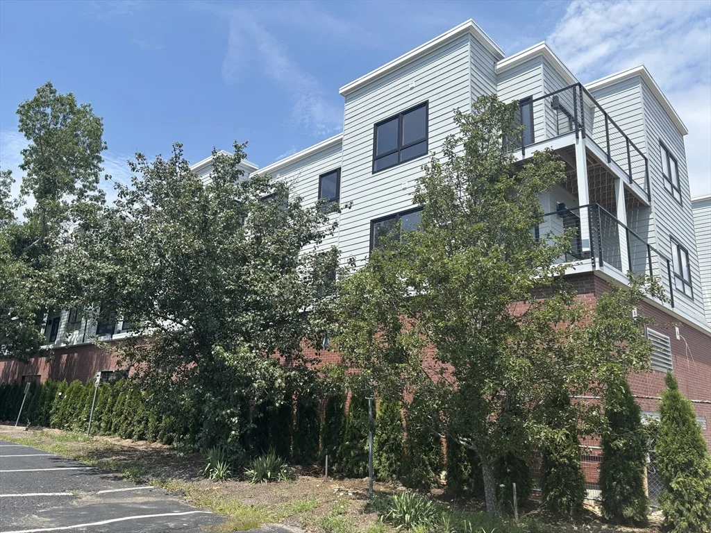 1391 Main St, Walpole