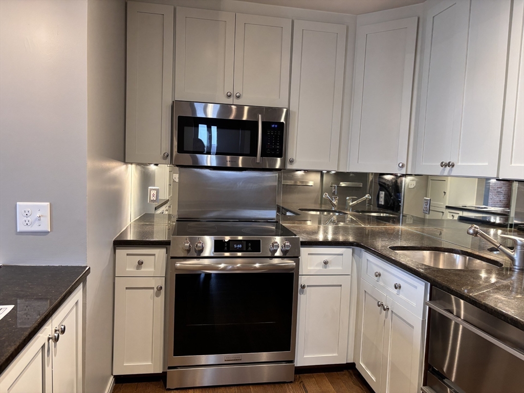 6 Edgerly Pl, Back Bay