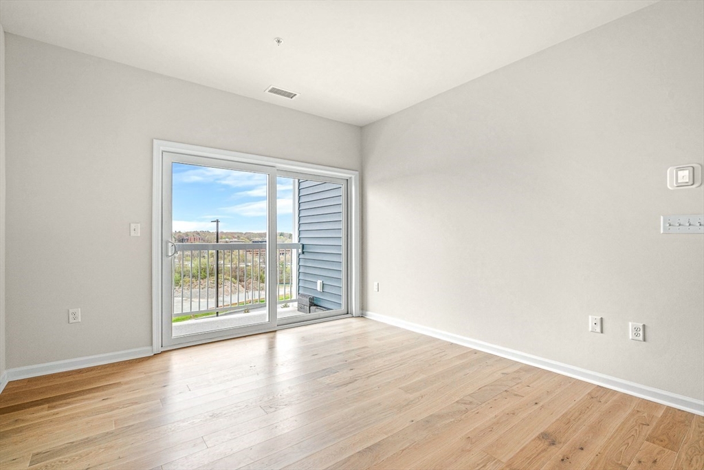 2 Stratton Dr, Woburn