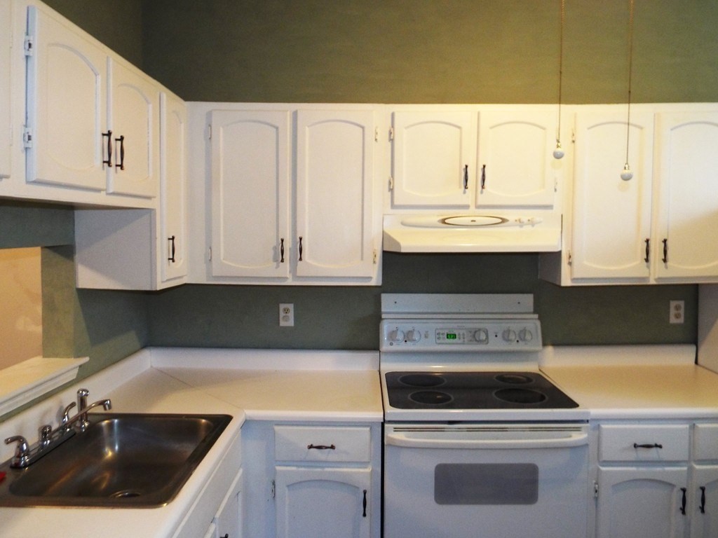 97 Highwood Dr, Franklin