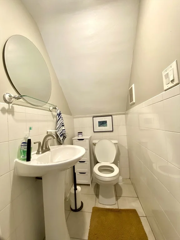 1011 Washington St, Newton