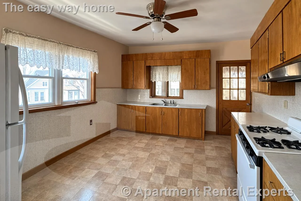 1040 Broadway, Davis Square