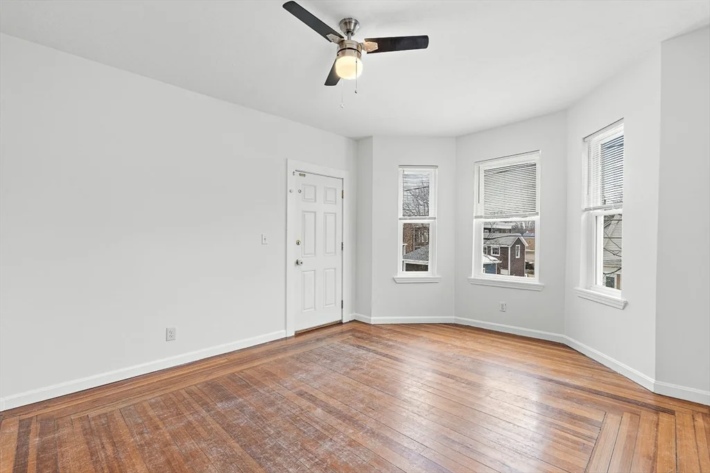 18 St Clair St, East Lynn