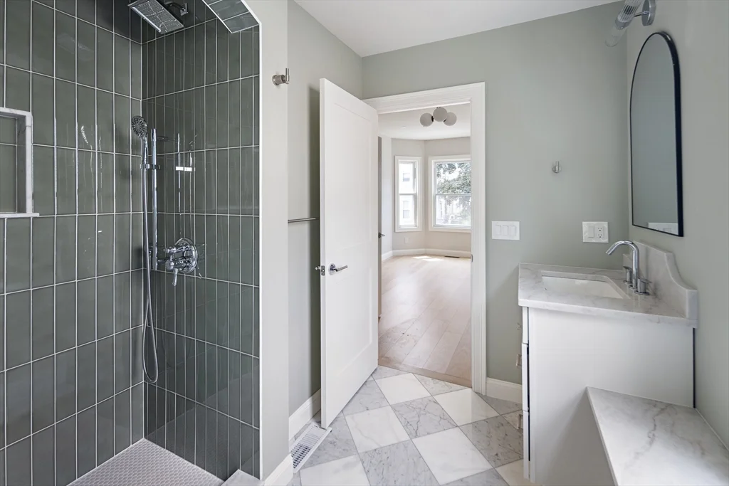 206 Byron St, East Boston