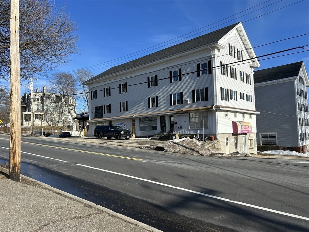 200 Main Street Apt 1, Spencer