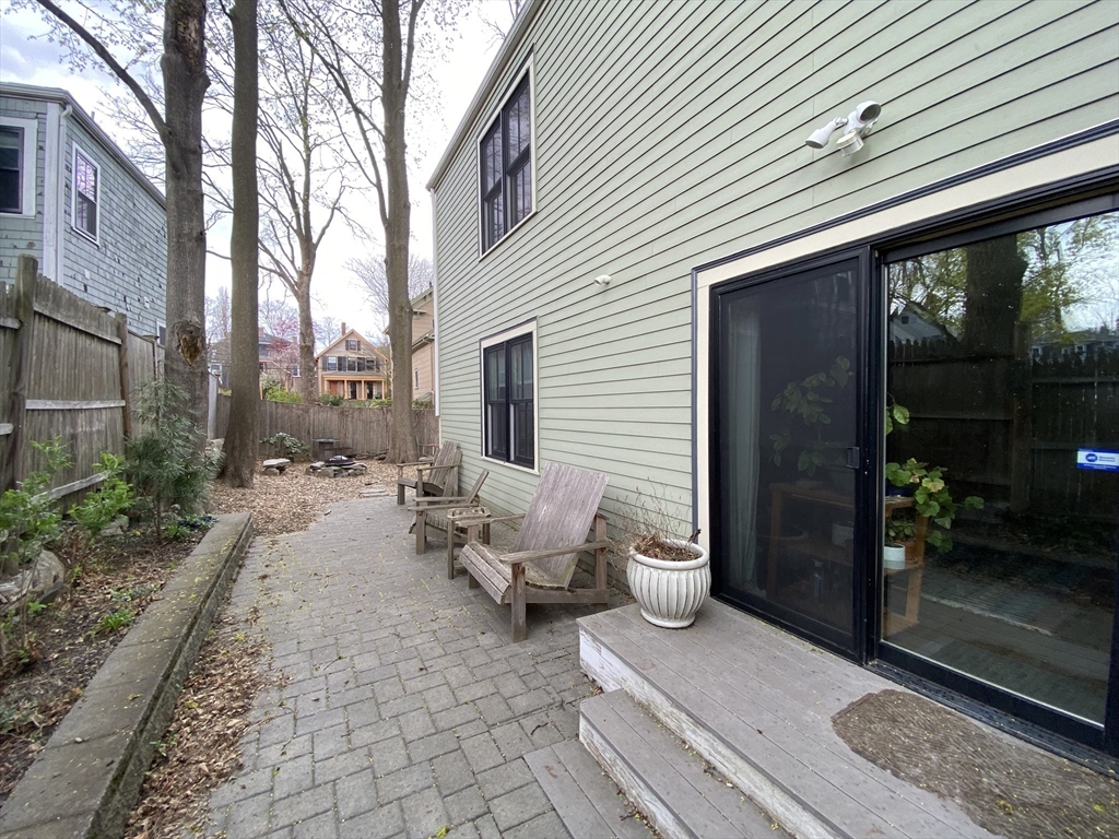 15 Oakdale, Jamaica Plain