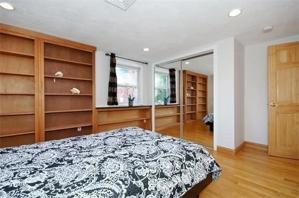 22 Westlund Rd, Belmont