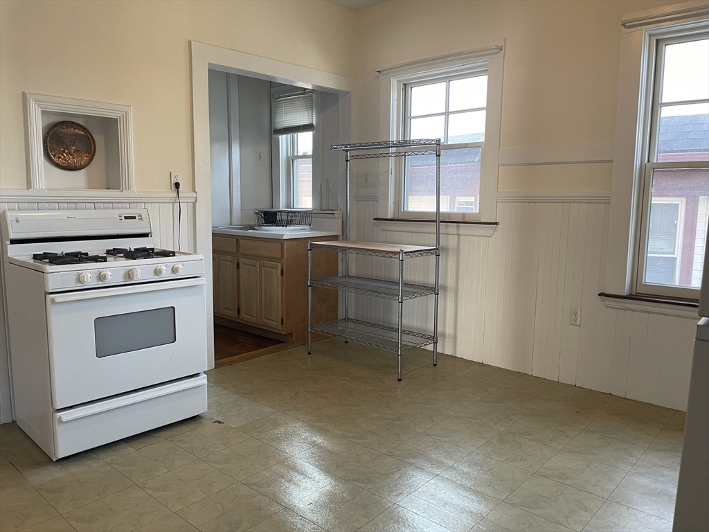 28 Glen Rd, Jamaica Plain