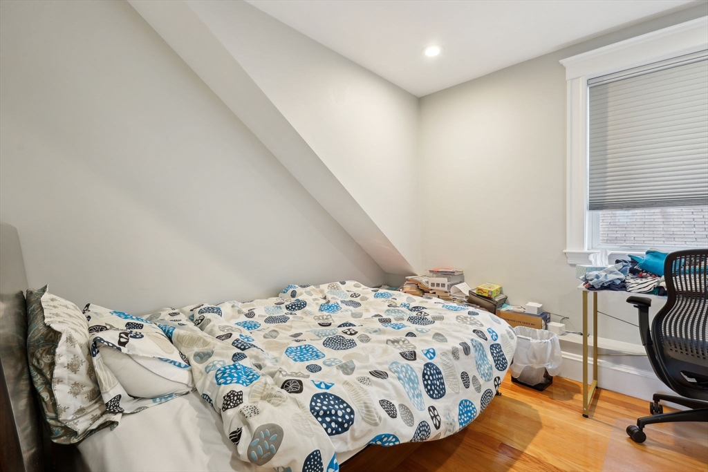 18 Hamilton Rd, Somerville