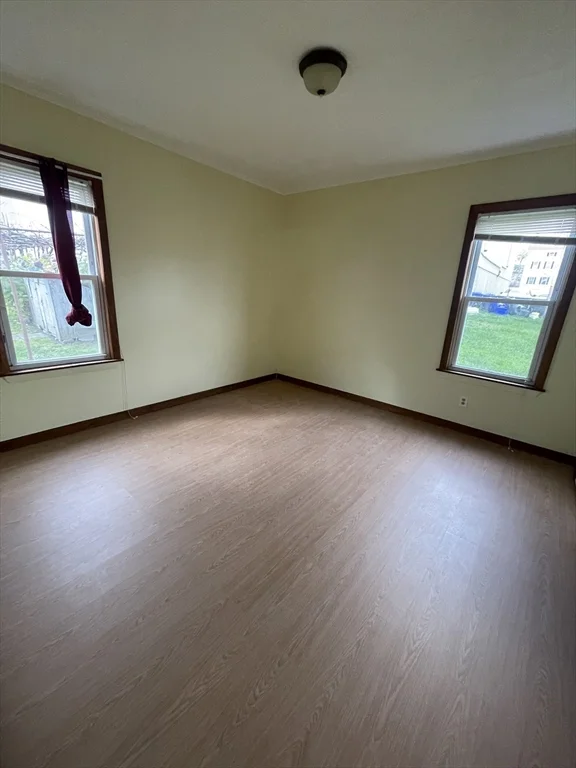 33 Nashua St, Fall River