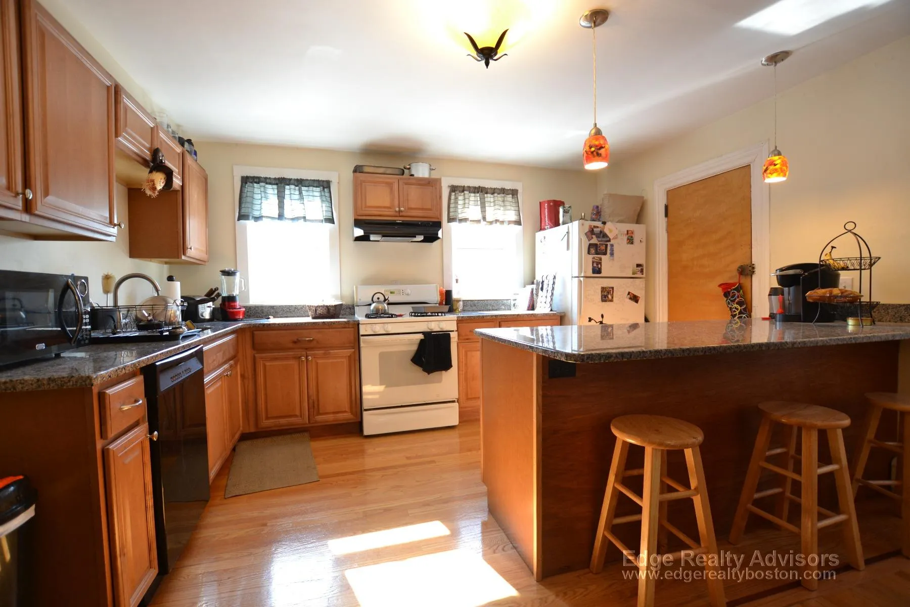 345 Market St, Oak Square