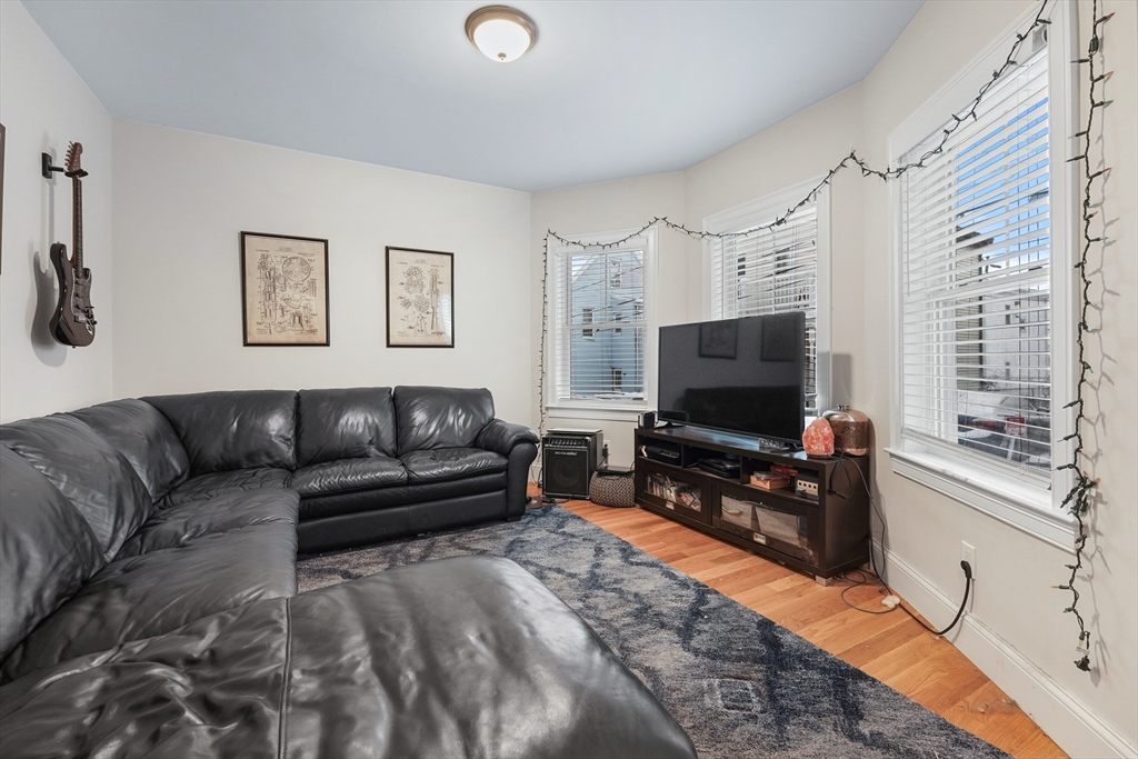 22 Henderson St, Magoun Square