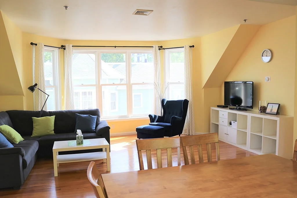 205 Richdale Ave, Neighborhood Nine