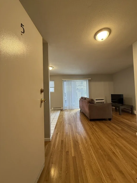 565 Hyde Park Ave, Roslindale