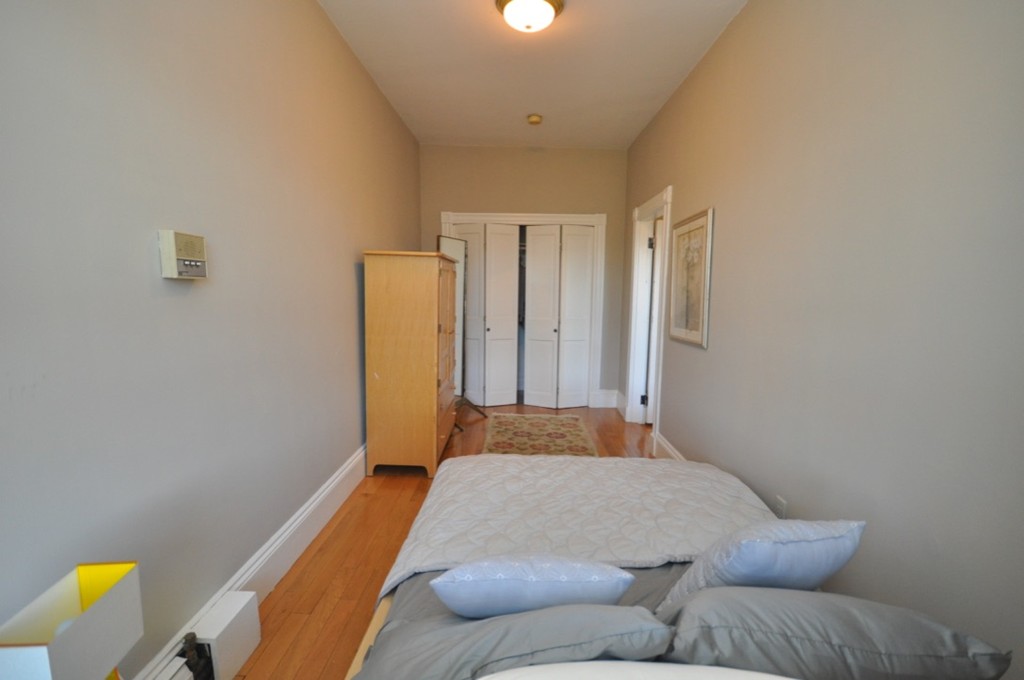 218 Newbury St, Back Bay