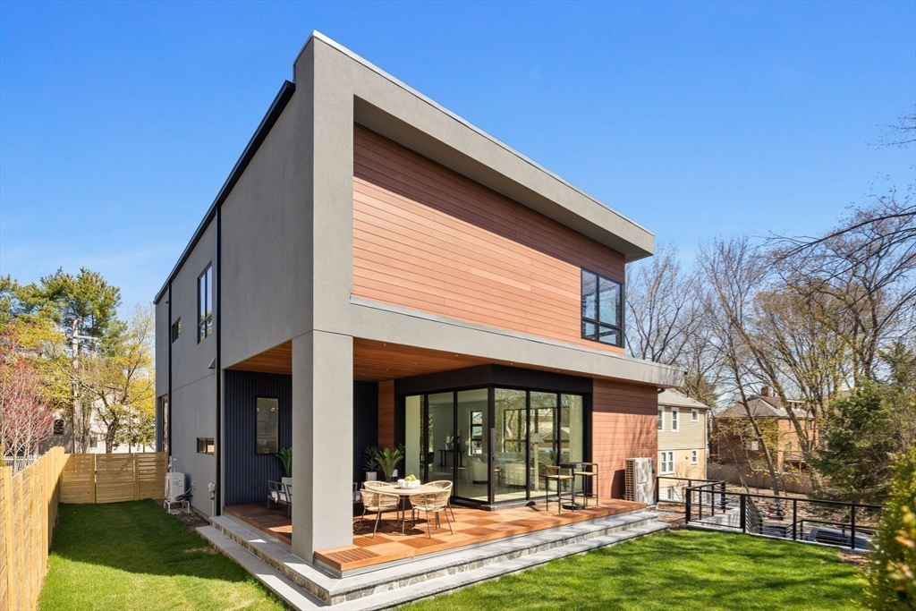 90 Auburndale Ave, Newton