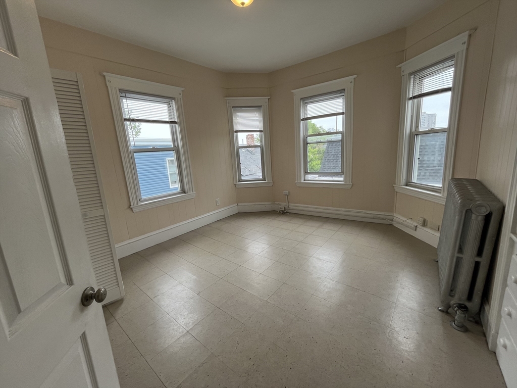 175 River St, Riverside