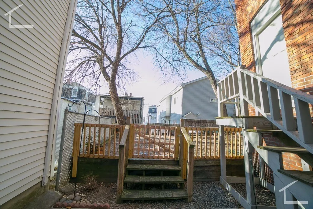 26 Pinckney St, East Somerville