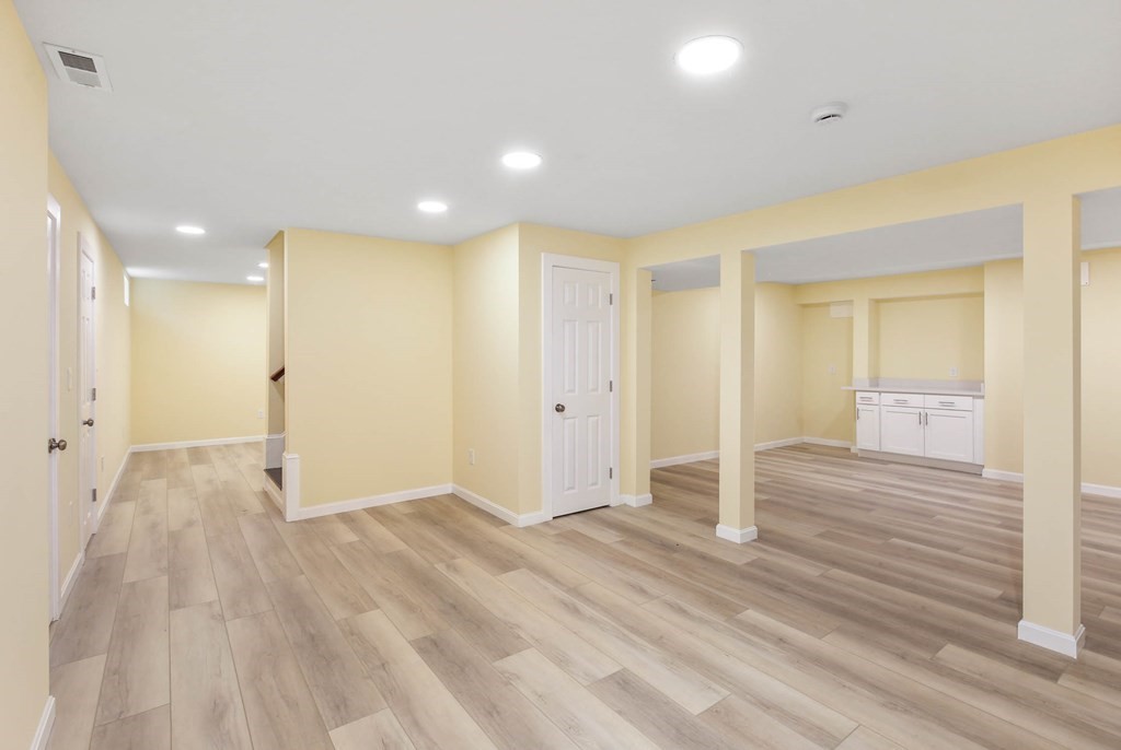 18 Kondazian St, Watertown