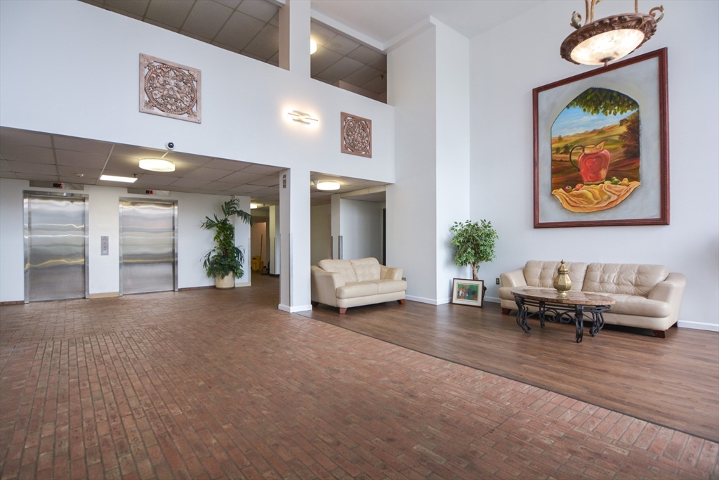 95 Audubon Rd, Wakefield