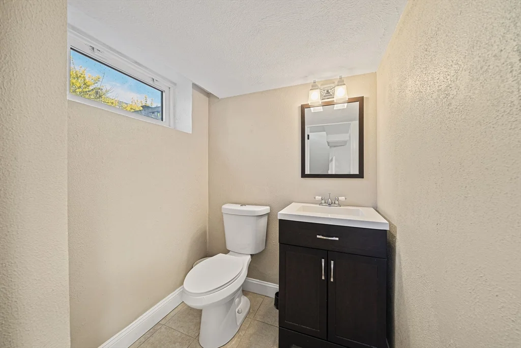 66 Roosevelt Rd, Newton