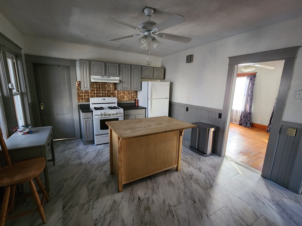 138 Pacific St, Fitchburg