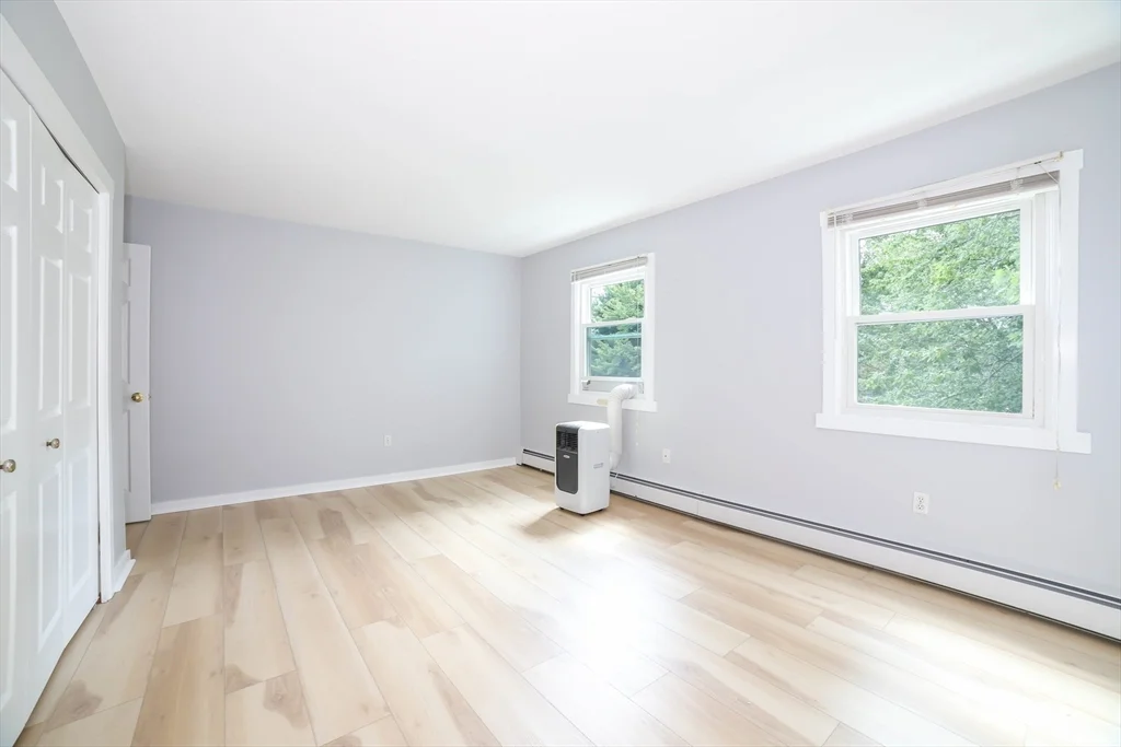 64 Camelot Dr, Tatnuck