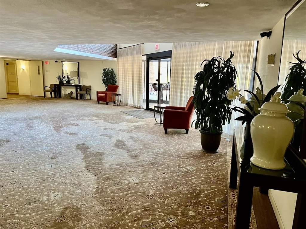 404 Paradise Rd, Swampscott