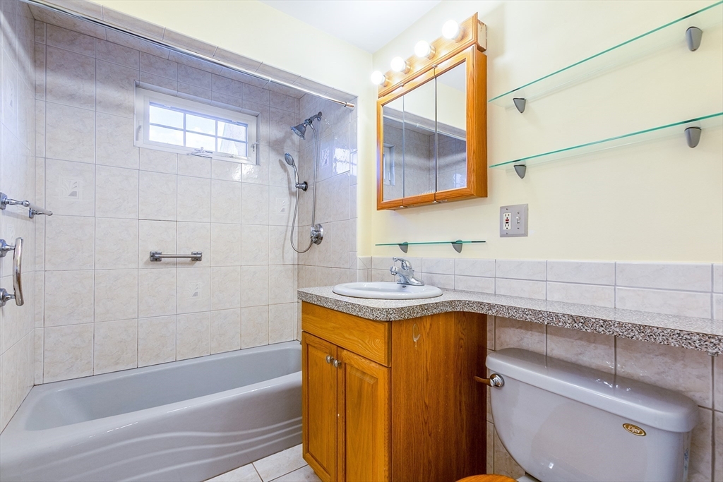 67 Orchard St, Medford