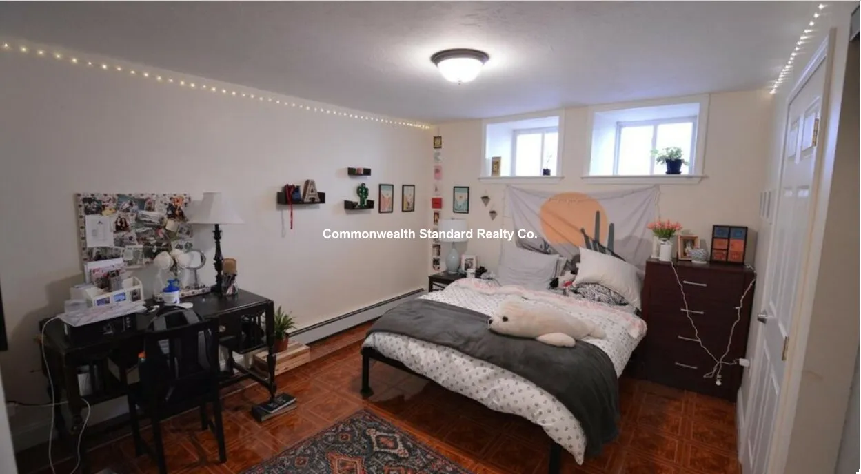 94 Pleasant St, North Brookline