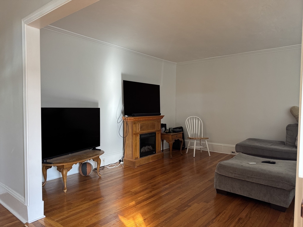 320 Crescent St, South Waltham