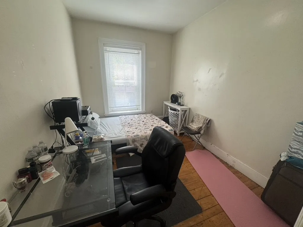 227 Roxbury St, Roxbury