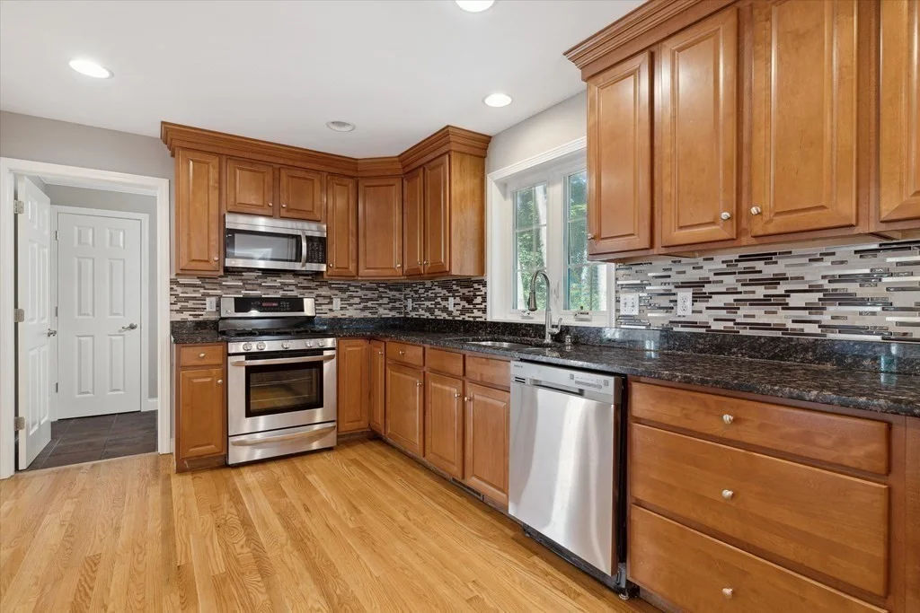 19 Benjamin Ln, Reading