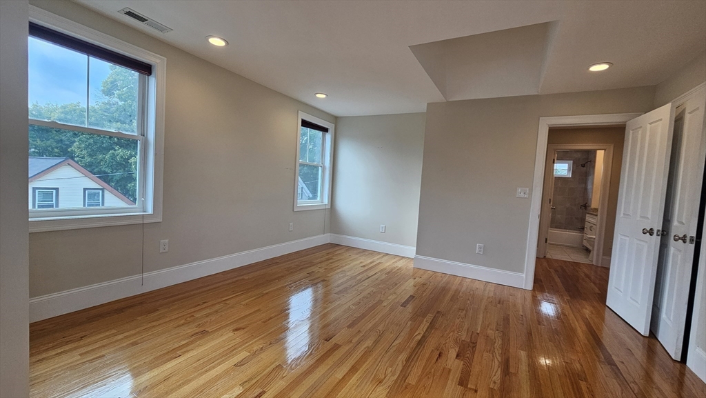 43 Hammond St, Waltham