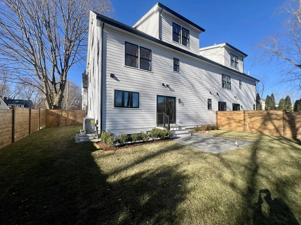 10 Webber Ave, Bedford