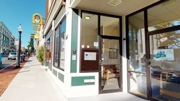 145 Union St, Center