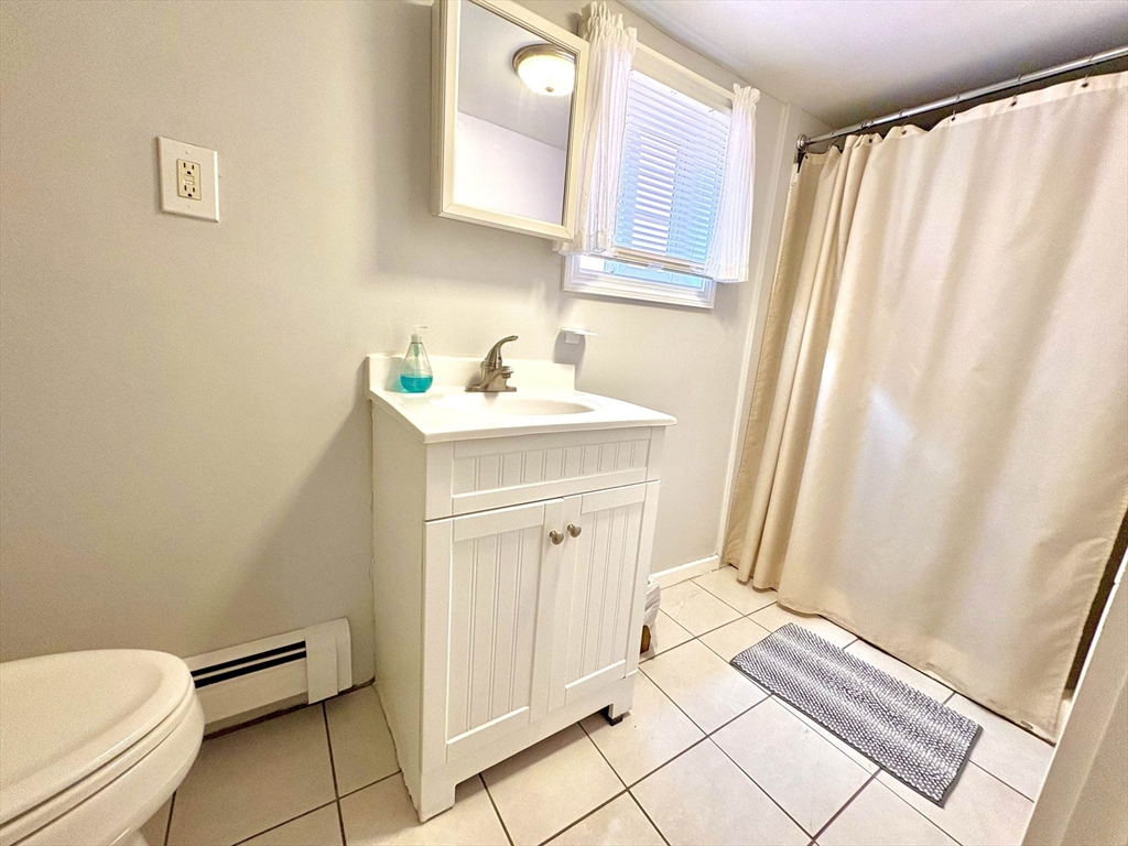 285 Roxbury St, Roxbury