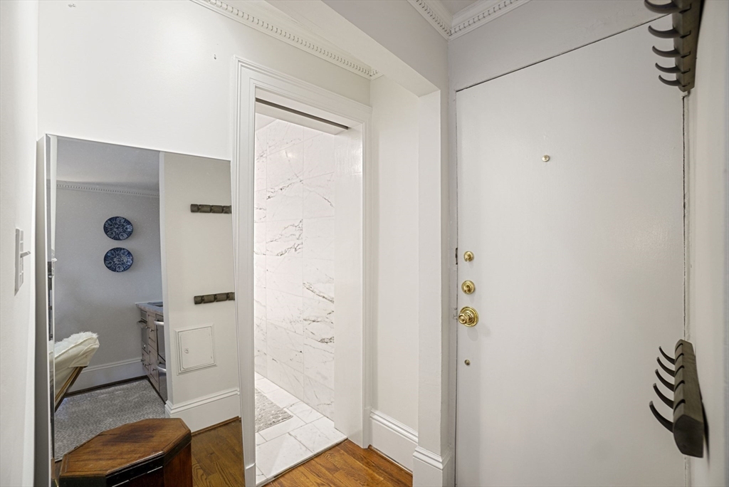 9 Willow St, Beacon Hill