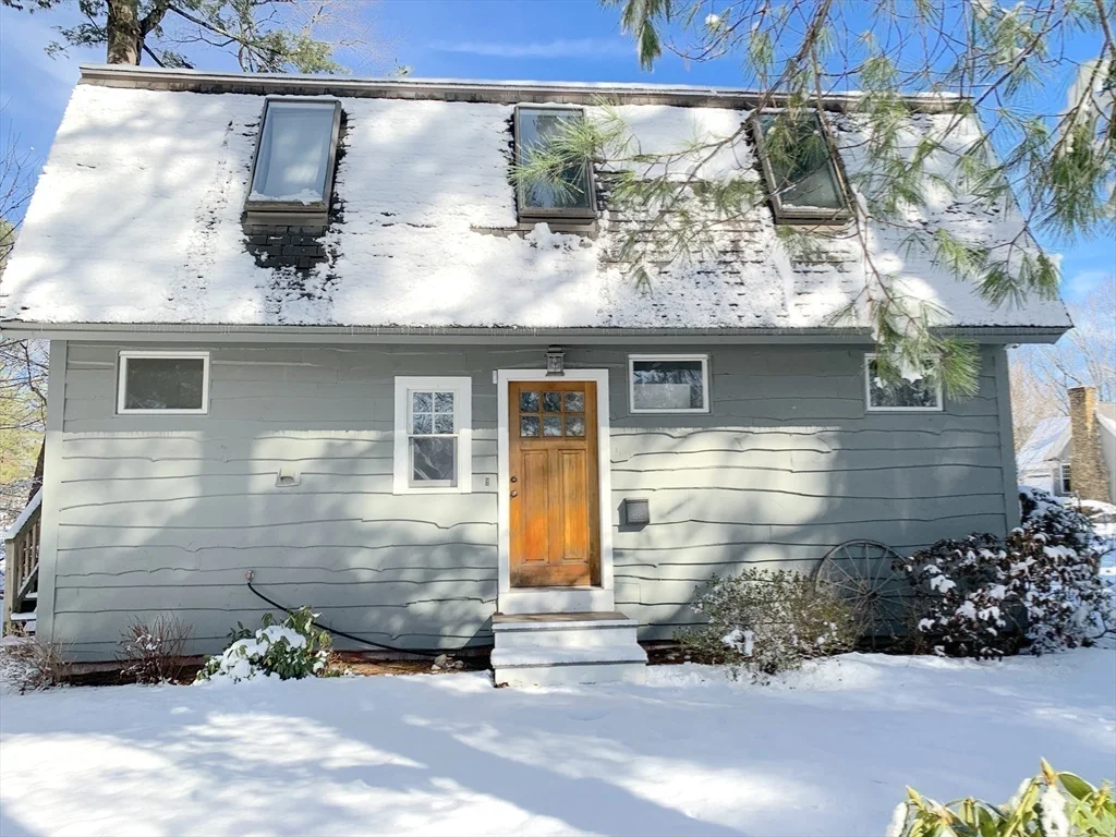2 Wildflower Ln, Wayland