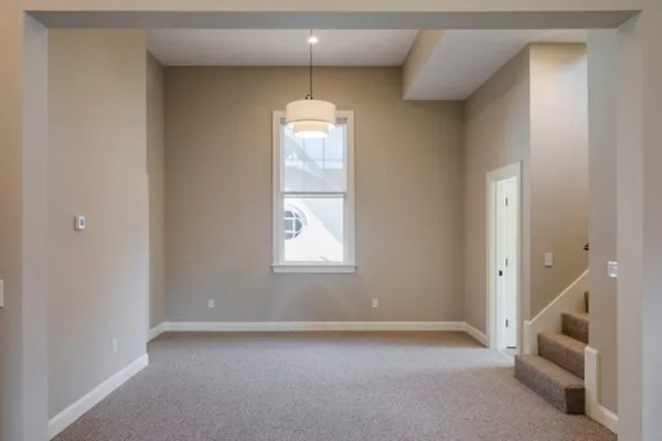 33 West Main St, Groton