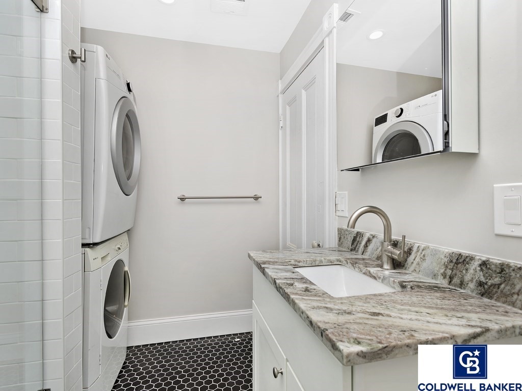 11 Hillside St, Mission Hill