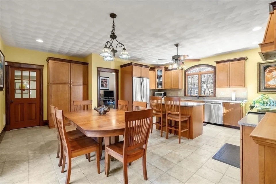 106 Grovers Ave, Winthrop