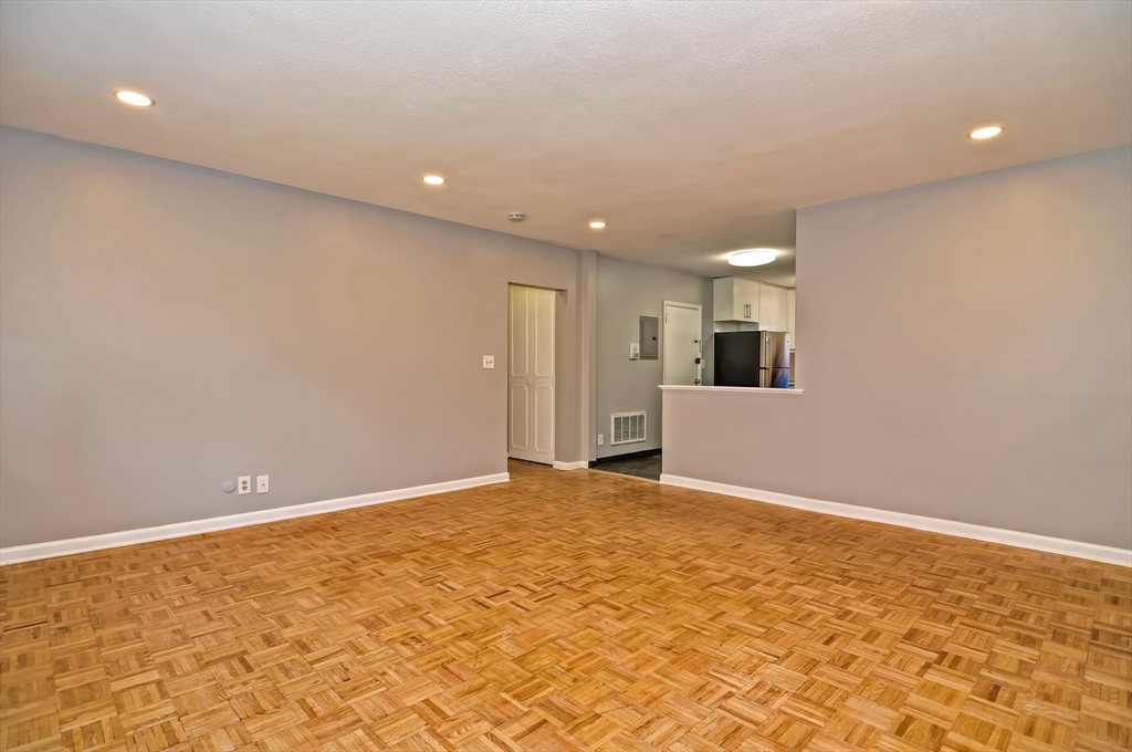 35 Lake Shore Ct, Brighton